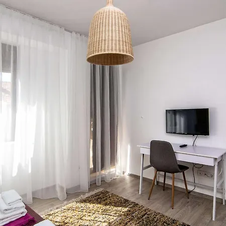 Apartment Luxury Center Two Bedroom Close To Beach *