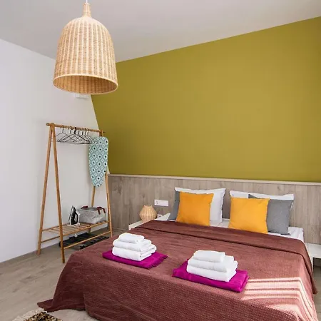 Luxury Center Two Bedroom Close To Beach Apartment