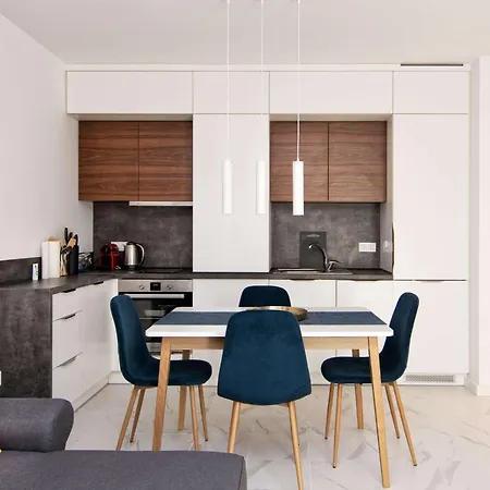Luxury Center Two Bedroom Close To Beach Apartment